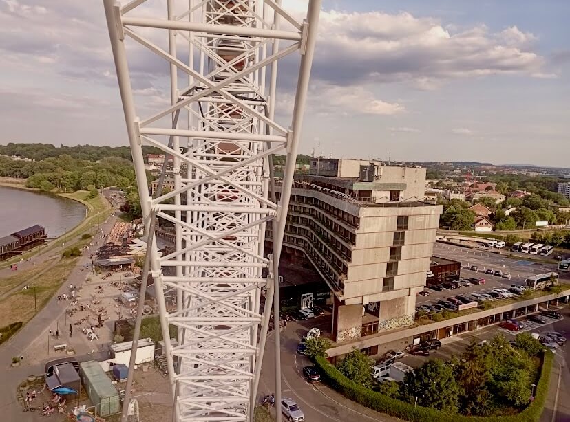 Вид с колеса обозрения Krakow Eye — Вавель и старый город